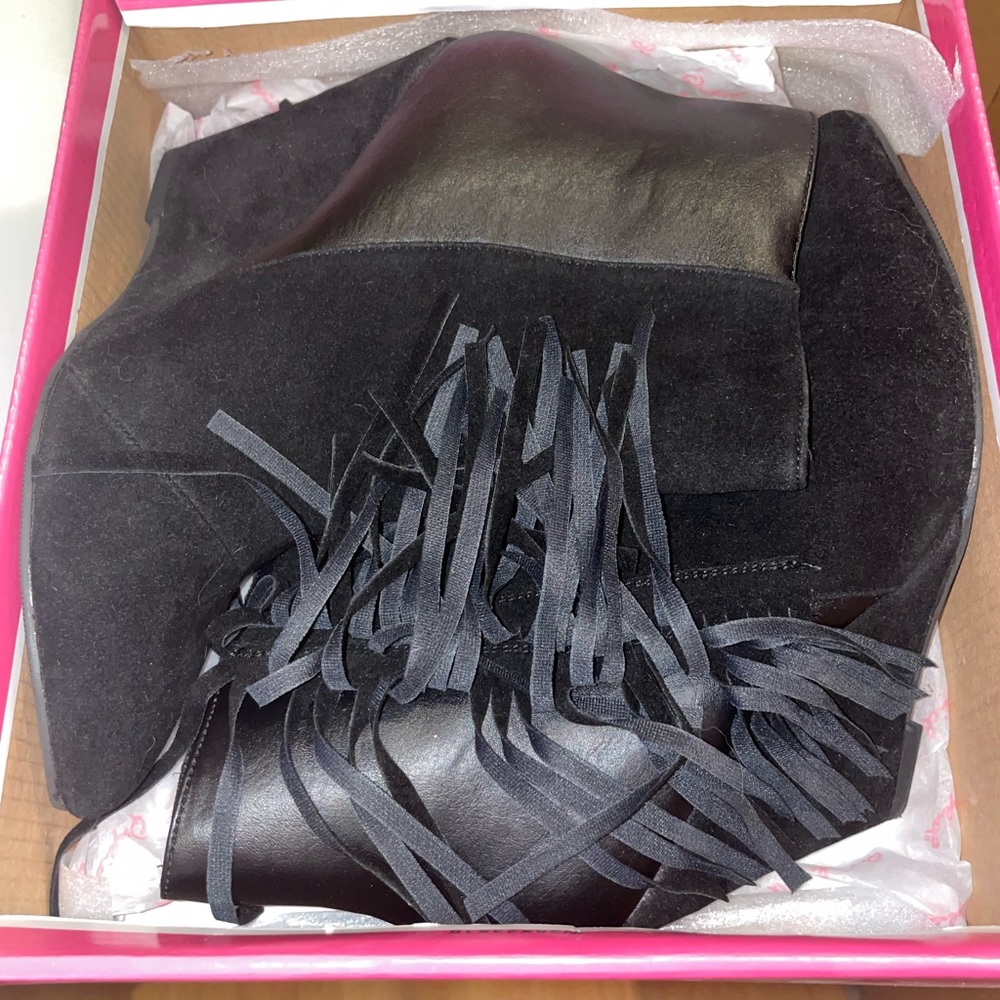 Black boots. Only worn once.